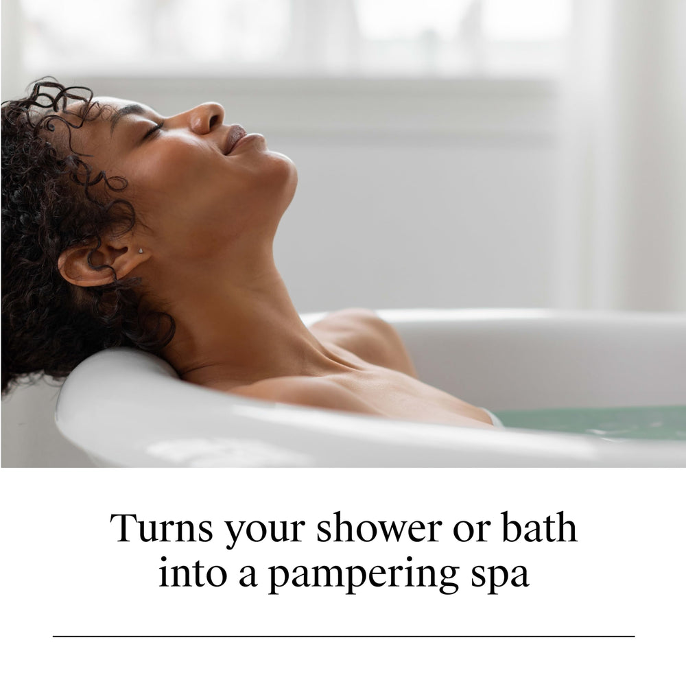 Neutrogena Rainbath botella junto a bañera recreando experiencia de spa en casa