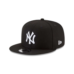 New Era gorra 9FIFTY frontal con logo Yankees visible y estilo versátil
