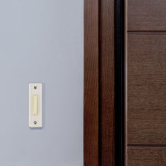 Newhouse Hardware kit instalado en entrada, aspecto profesional y ordenado