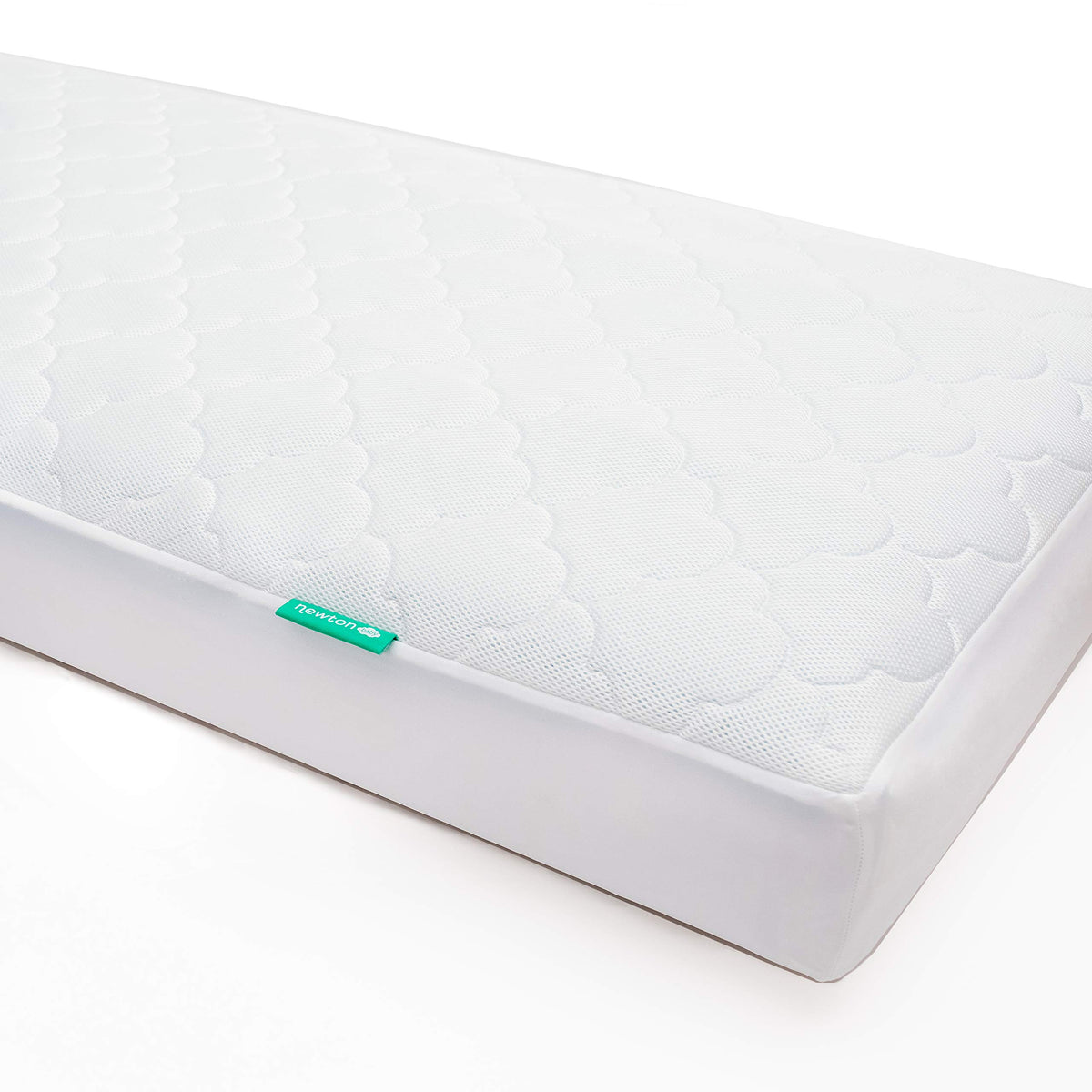 Newton Baby protector frontal en empaque mostrando ajuste perfecto y protección impermeable
