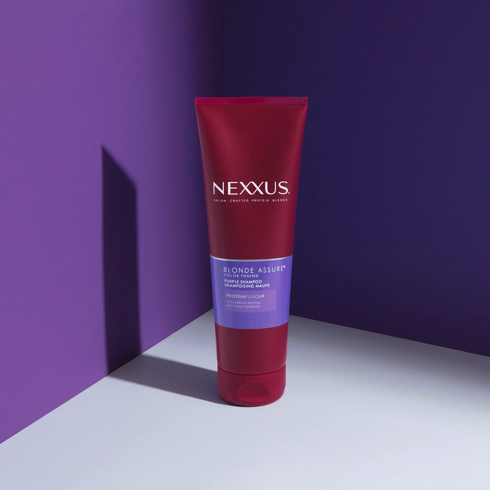 Nexxus botella 8.5 oz junto a referencia de tamaño para escala real