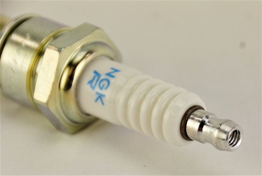 NGK BPR6ES comparación de tamaño para confirmar compatibilidad