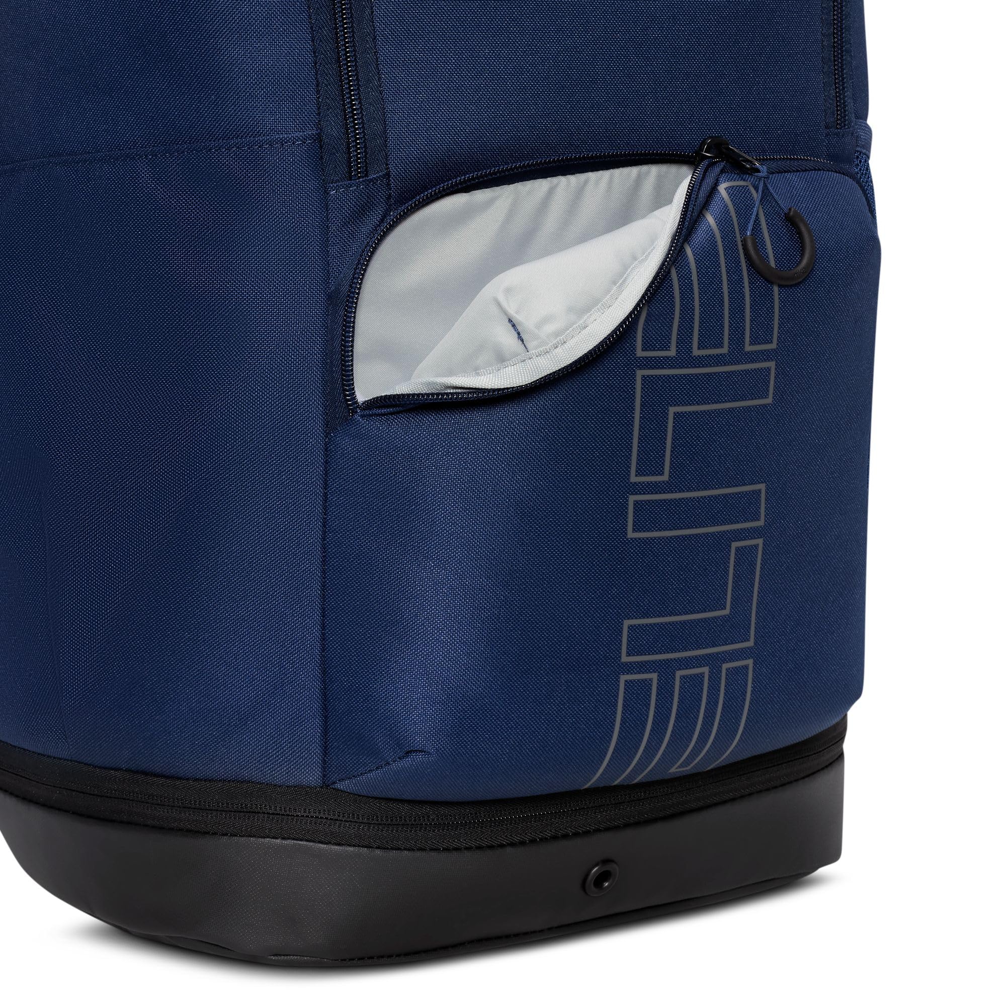 Nike Varsity Elite funda trolley colocada sobre maleta, facilita viajes y transporte