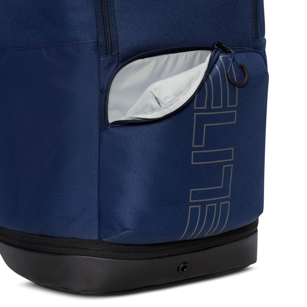 Nike Varsity Elite funda trolley colocada sobre maleta, facilita viajes y transporte