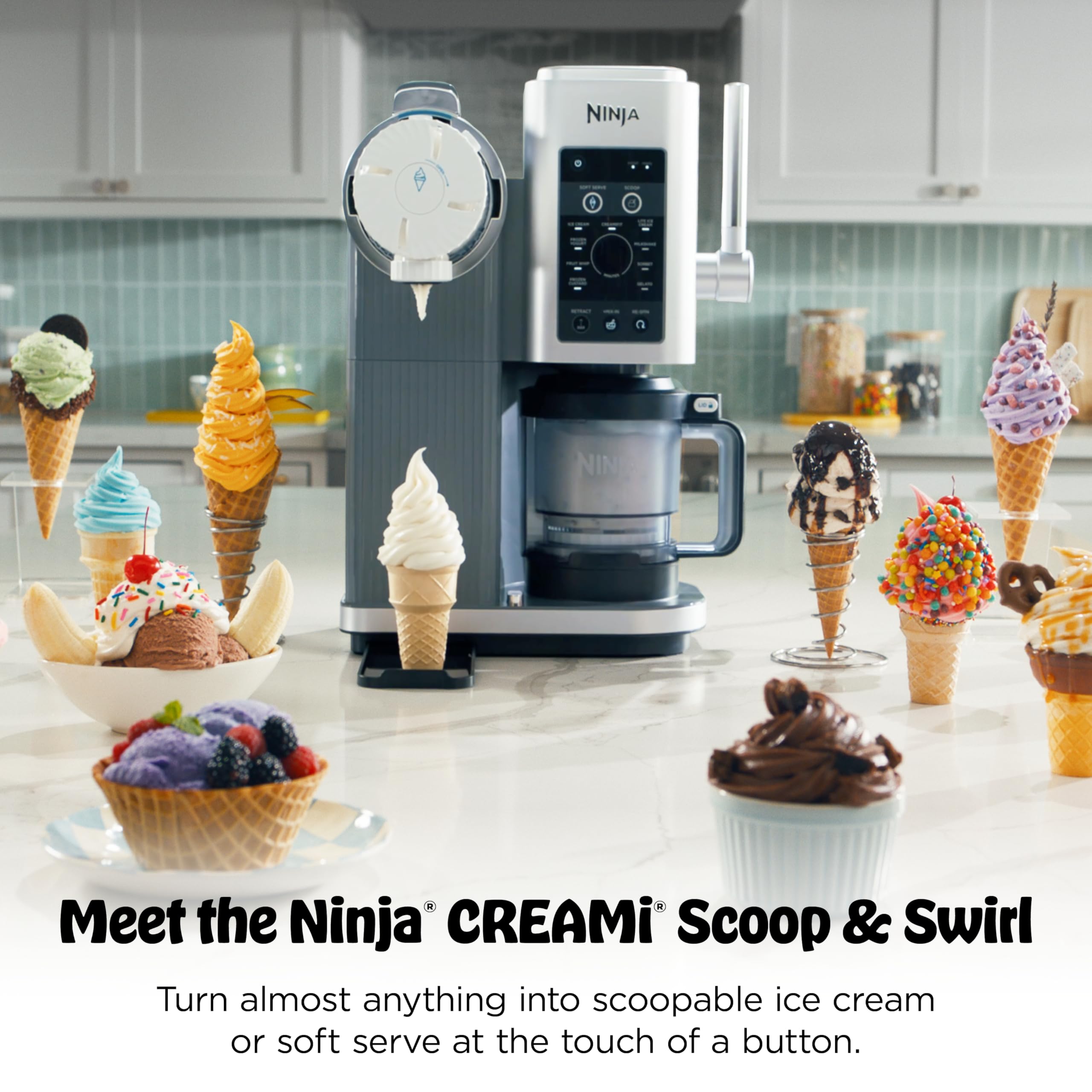Ninja Creami sirviendo soft serve en cono, Ninja muestra facilidad y diversión