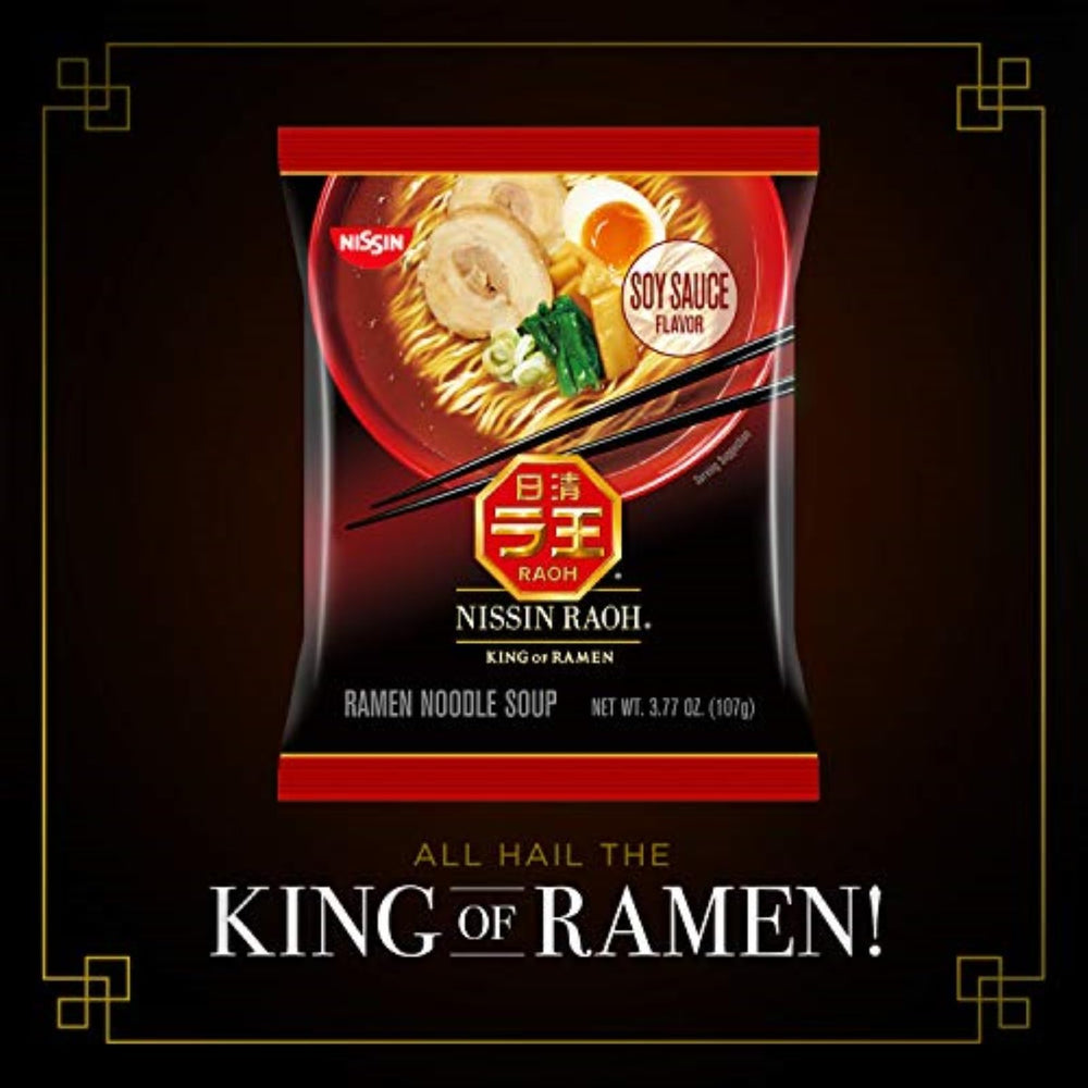 NISSIN RAOH vapor saliendo del tazón, ingredientes calientes listos para comer
