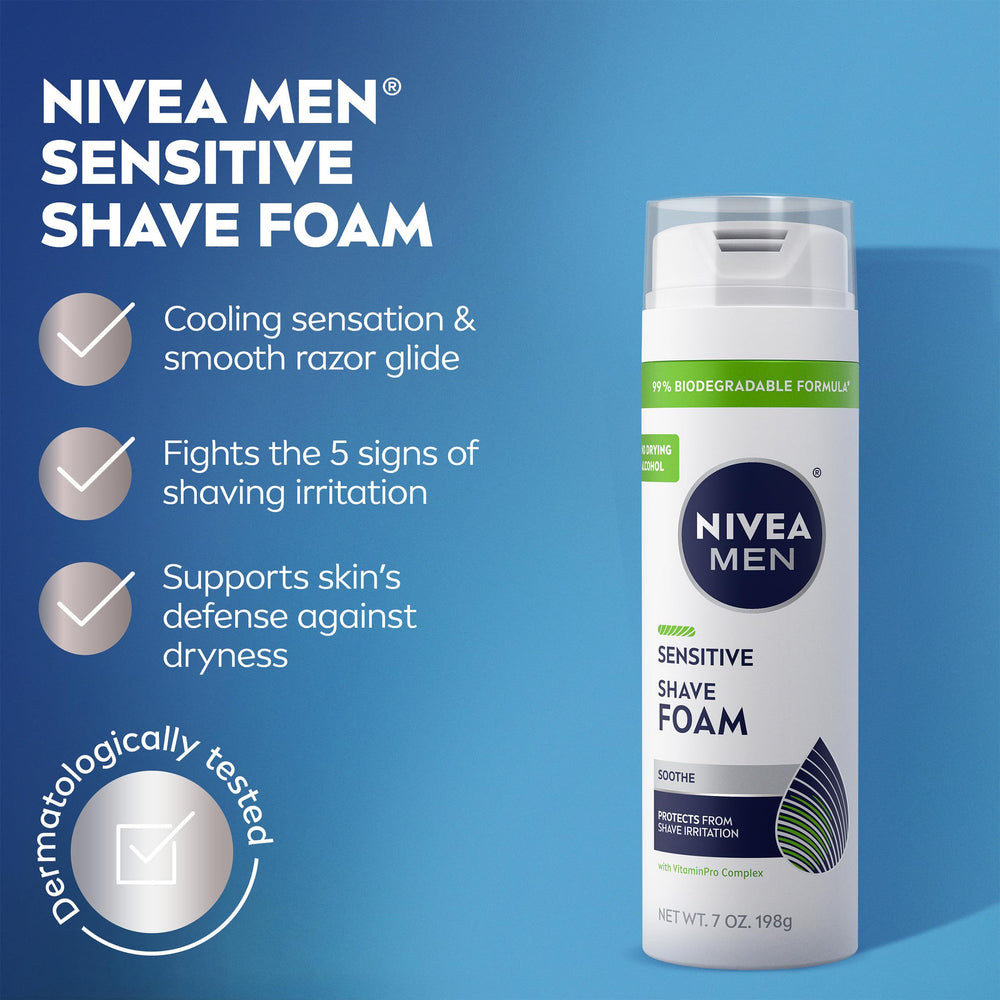 NIVEA men espuma en mano demuestra suavidad y facilidad de aplicación