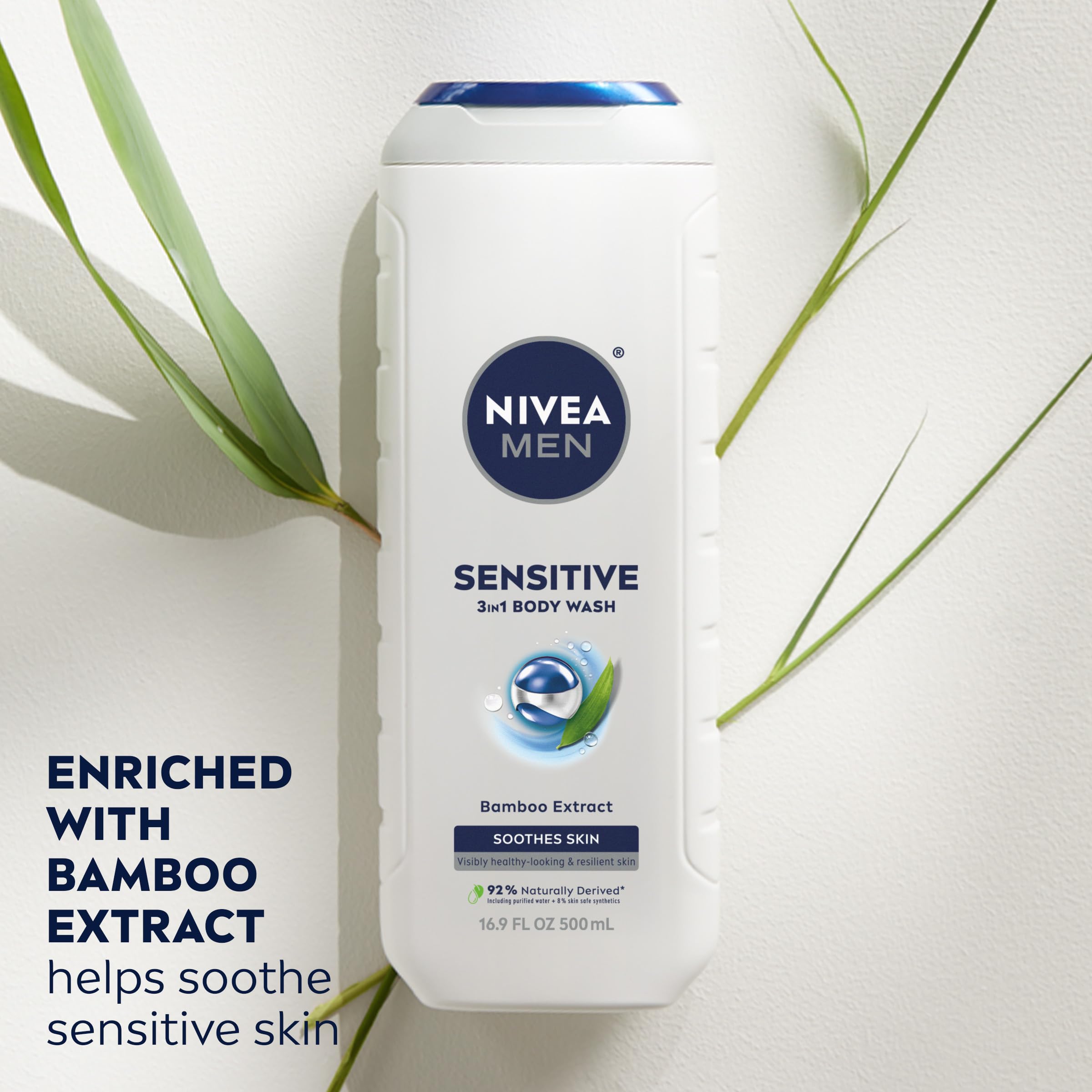 NIVEA MEN textura del gel en mano que muestra consistencia suave e hidratante