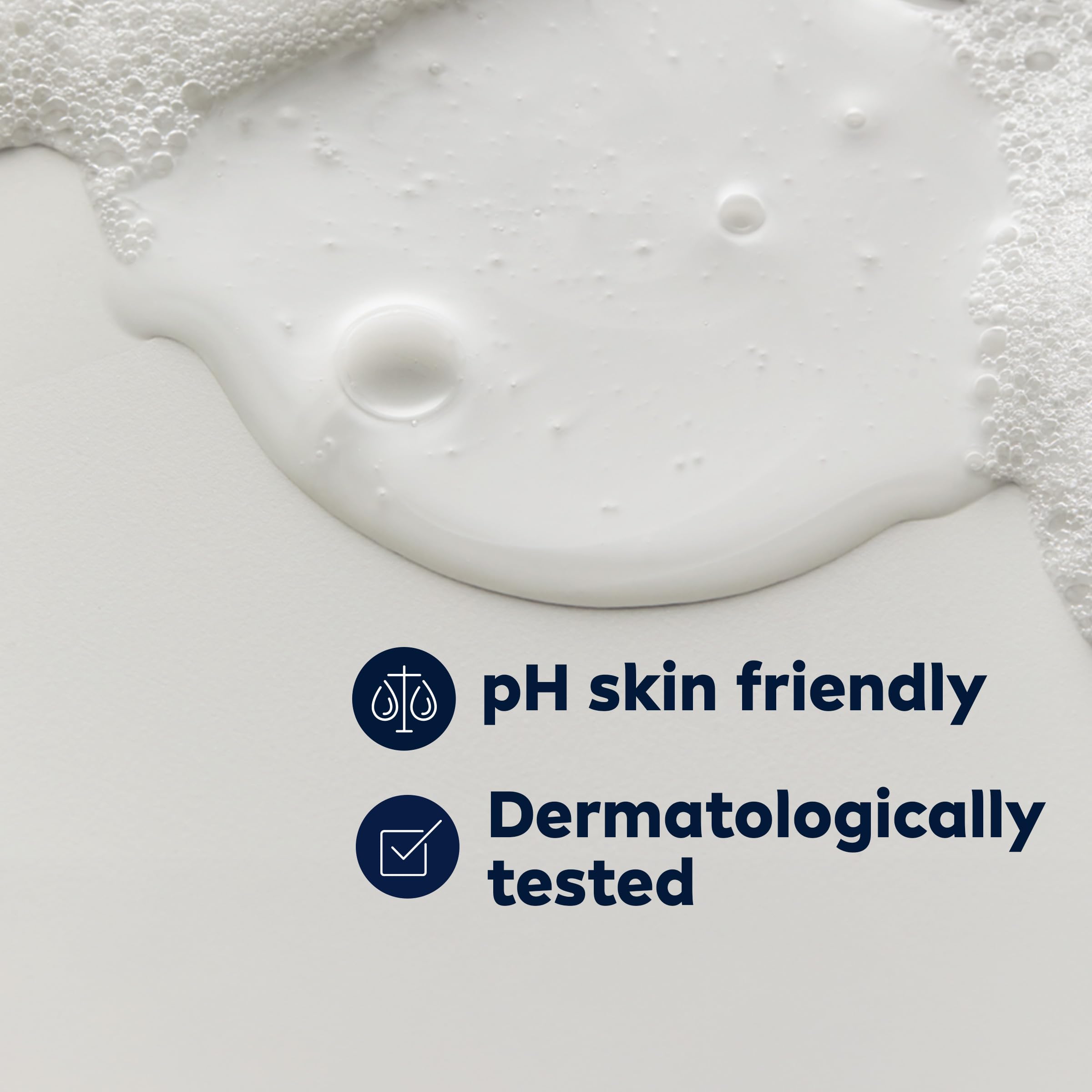 NIVEA MEN uso en la ducha demostrando limpieza rápida y cómoda