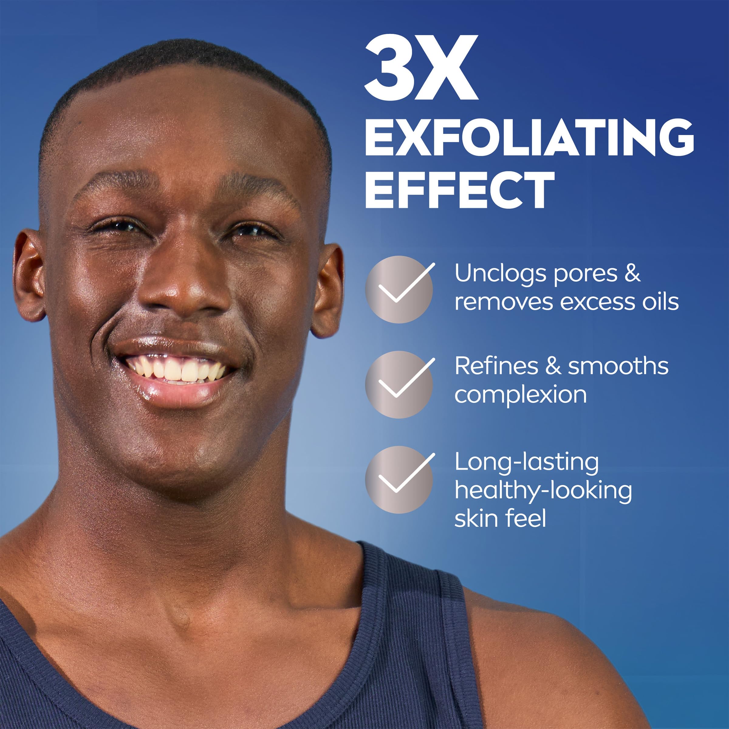NIVEA MEN aplicación del scrub sobre rostro masculino para resultado renovado