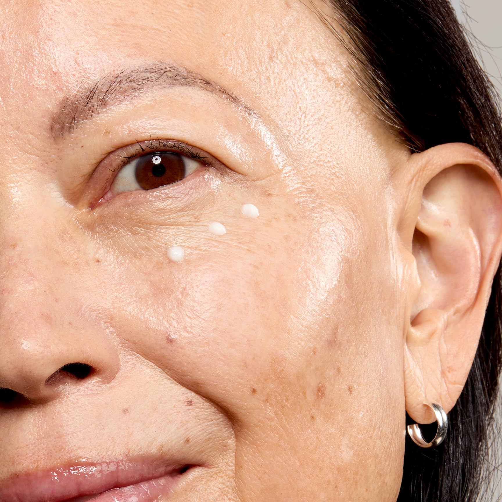 No7 crema tamaño comparación: frasco de 15 ml que cabe en neceser y viaje
