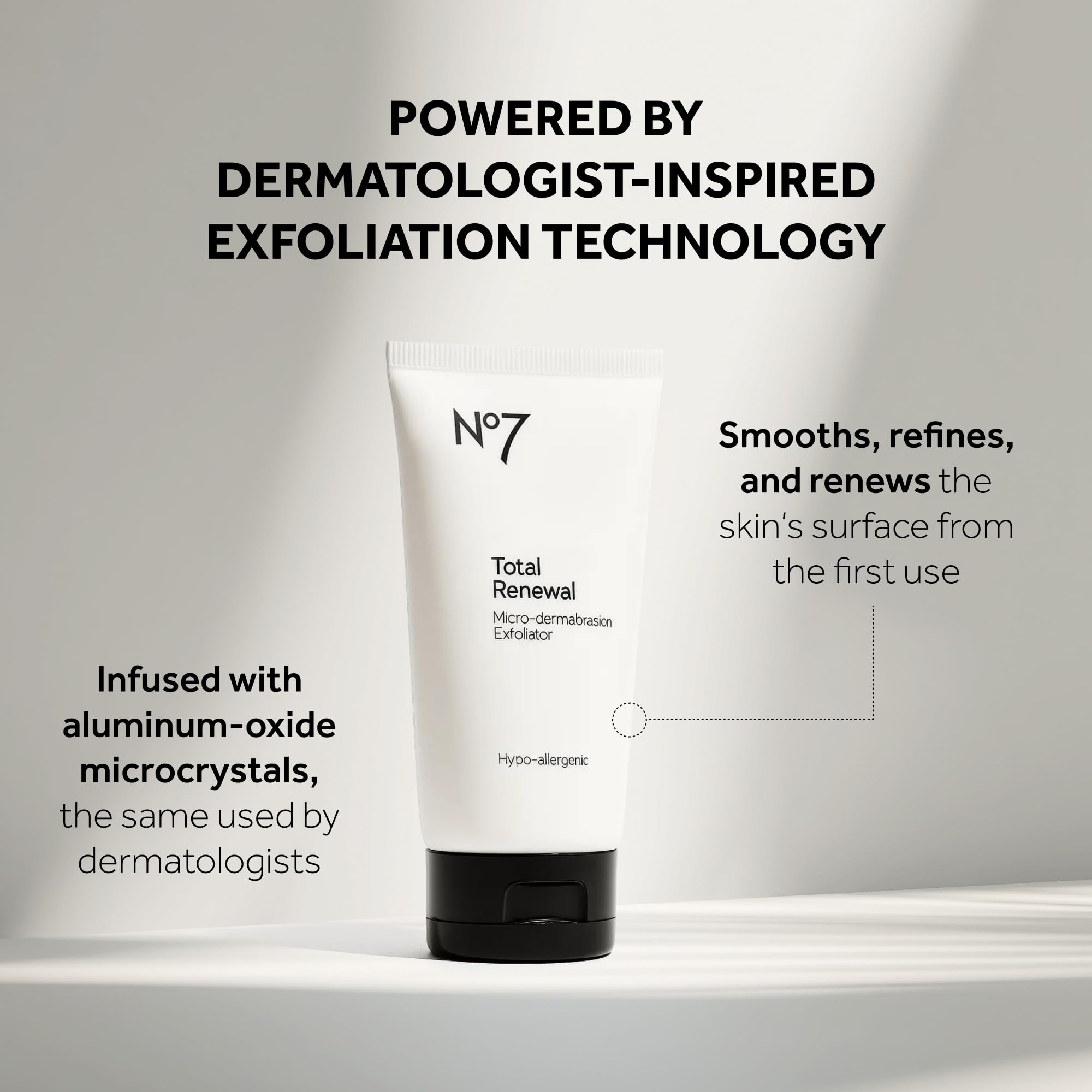 No7 exfoliante en uso, masaje facial suave que mejora la luminosidad