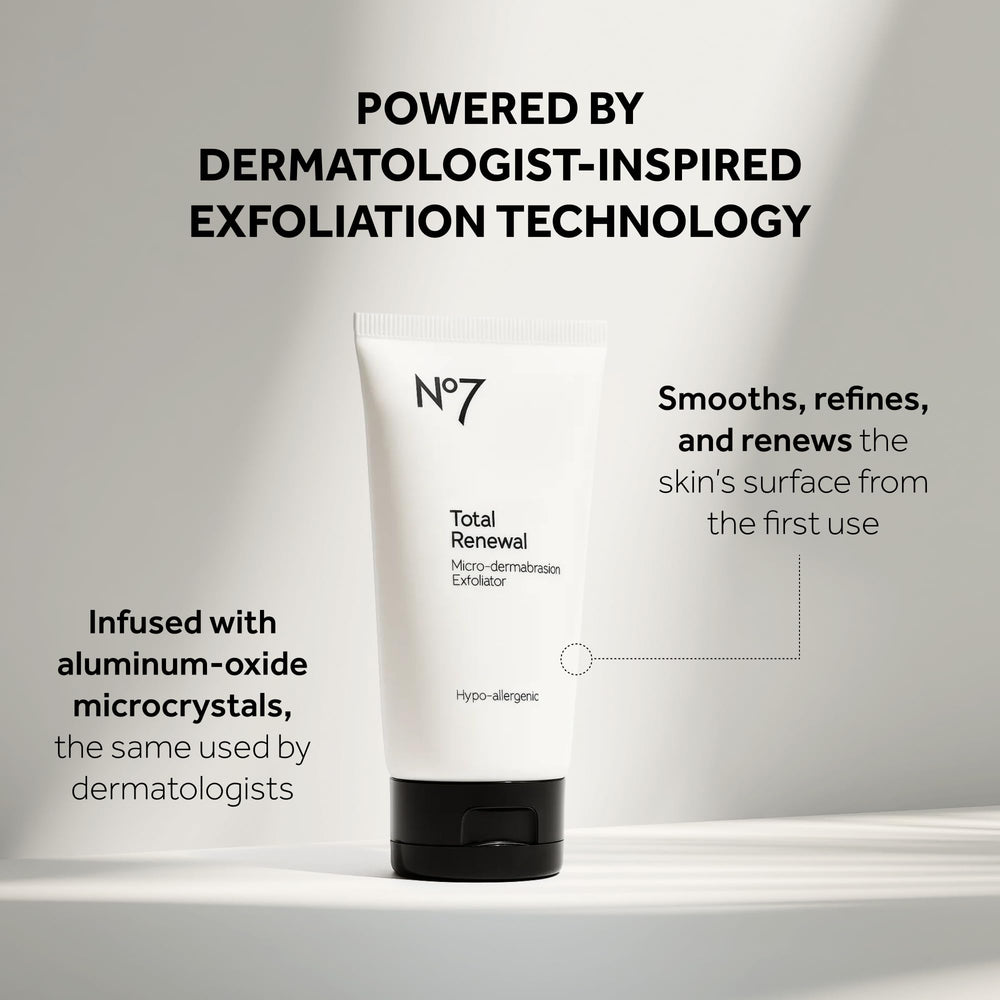 No7 exfoliante en uso, masaje facial suave que mejora la luminosidad