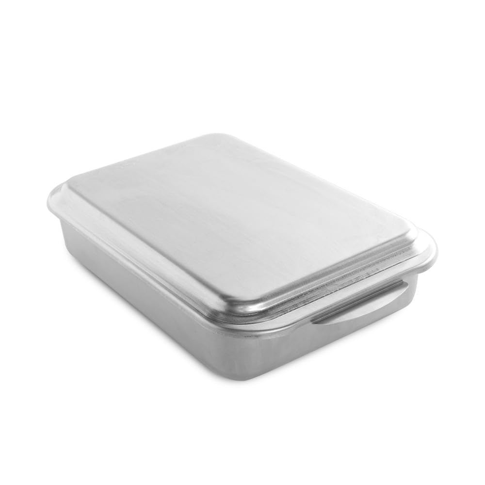Nordic Ware comparativa de tamaño en mano para visualizar capacidad y escala