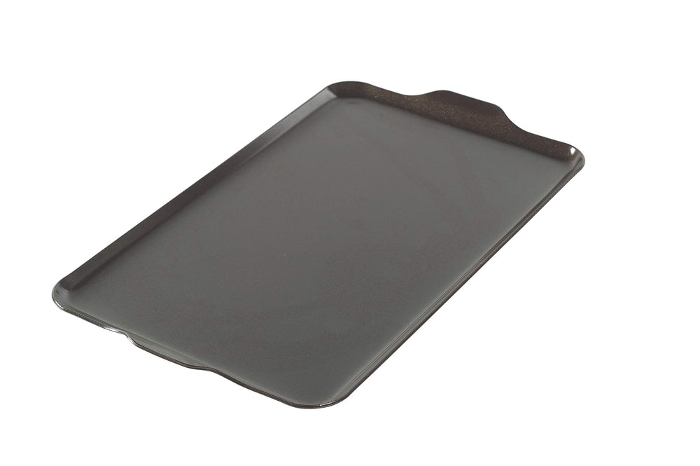 Nordic Ware plancha frontal mostrando tamaño y borde para cocinar múltiples porciones
