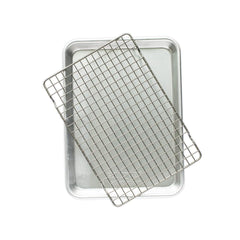 Nordic Ware primer plano de la rejilla antiadherente que evita que se pegue