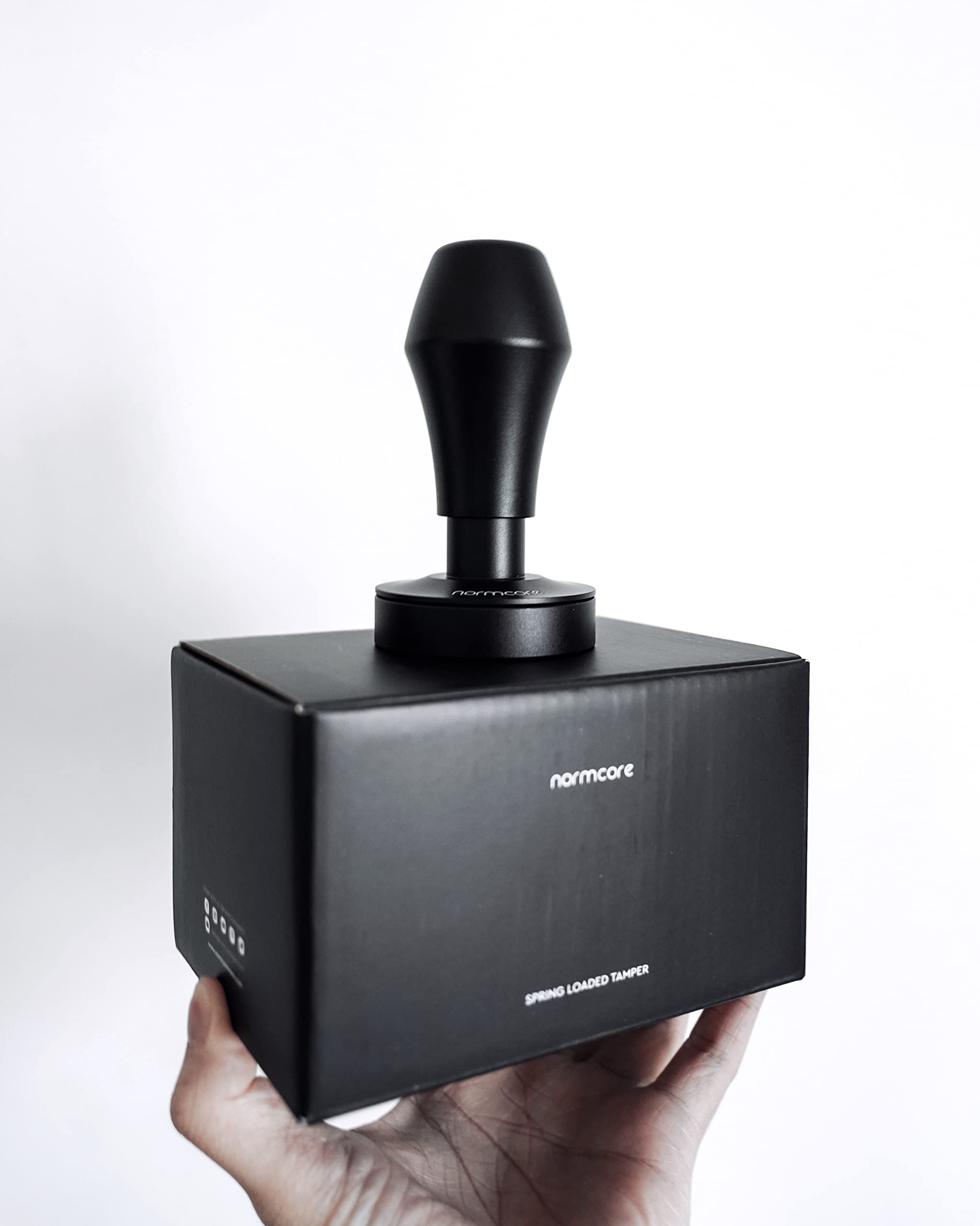Normcore V4 primer plano del mango anodizado, diseño ergonómico para agarre cómodo