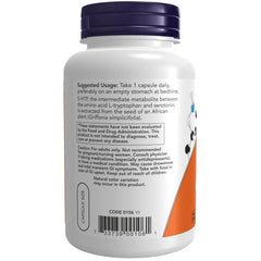 NOW Foods cápsula 5-HTP en mano para comparar escala y facilidad de ingestión