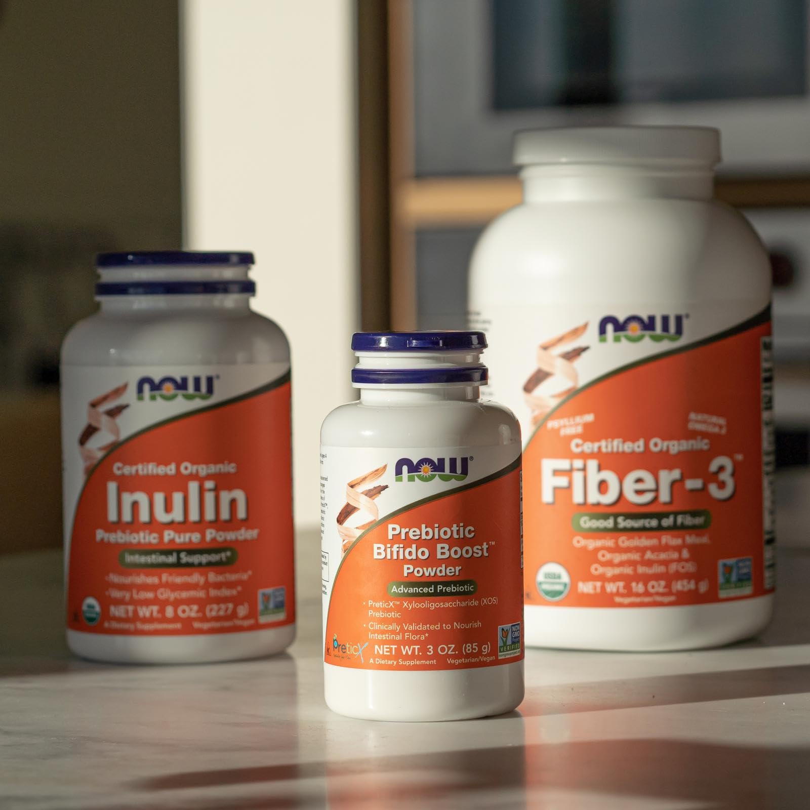 NOW Foods envase junto a manzana para escala y referencia de tamaño