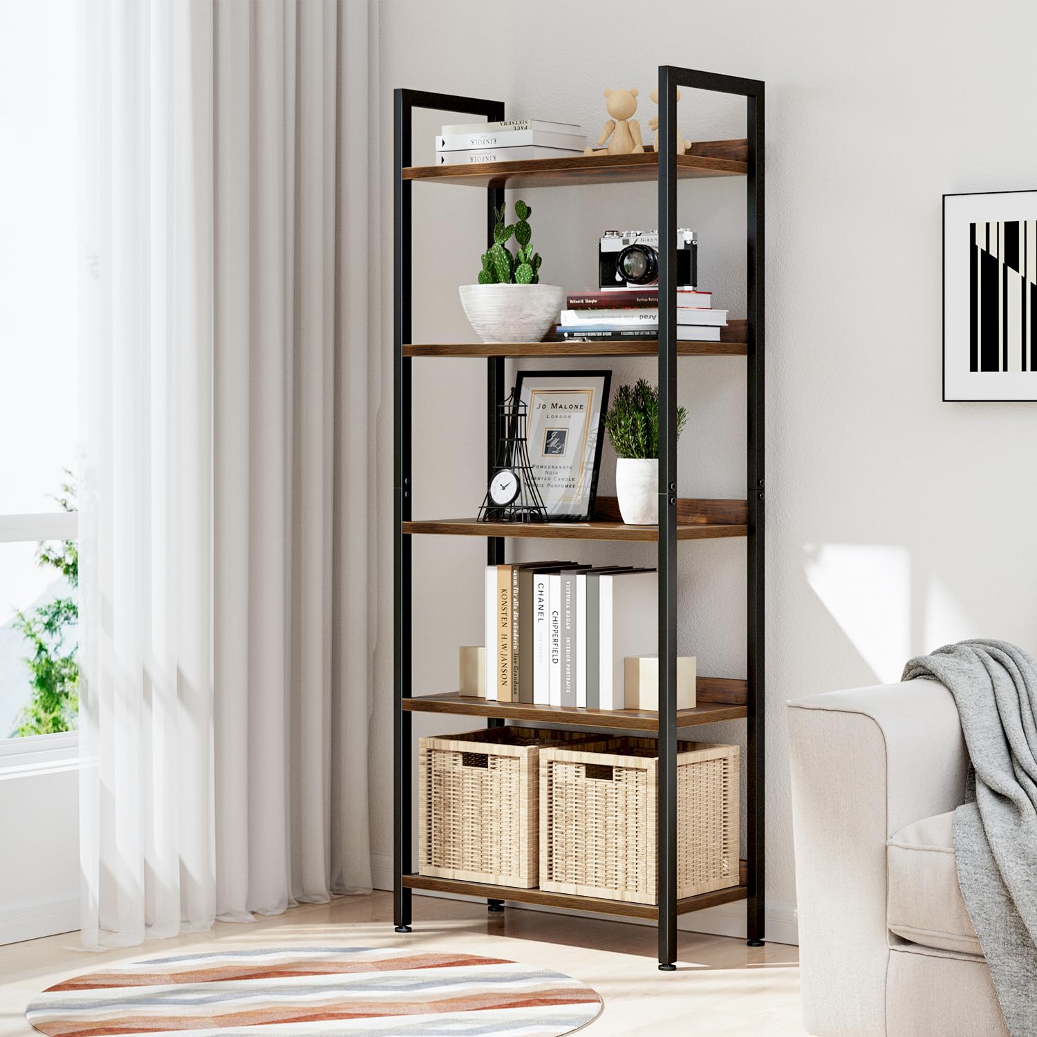 NUMENN estantería en uso en salón organizando libros y decoración