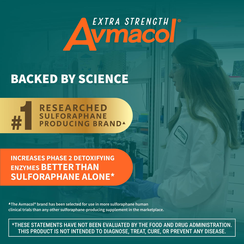 Nutramax Avmacol tableta en mano para comparar tamaño y facilidad de uso