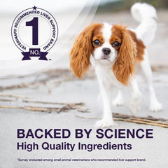 Perro recibiendo Denamarin de Nutramax en mano, facilita cumplimiento diario