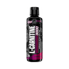 Nutrex Research vertiendo L‑Carnitine 3000 en vaso para uso preentreno