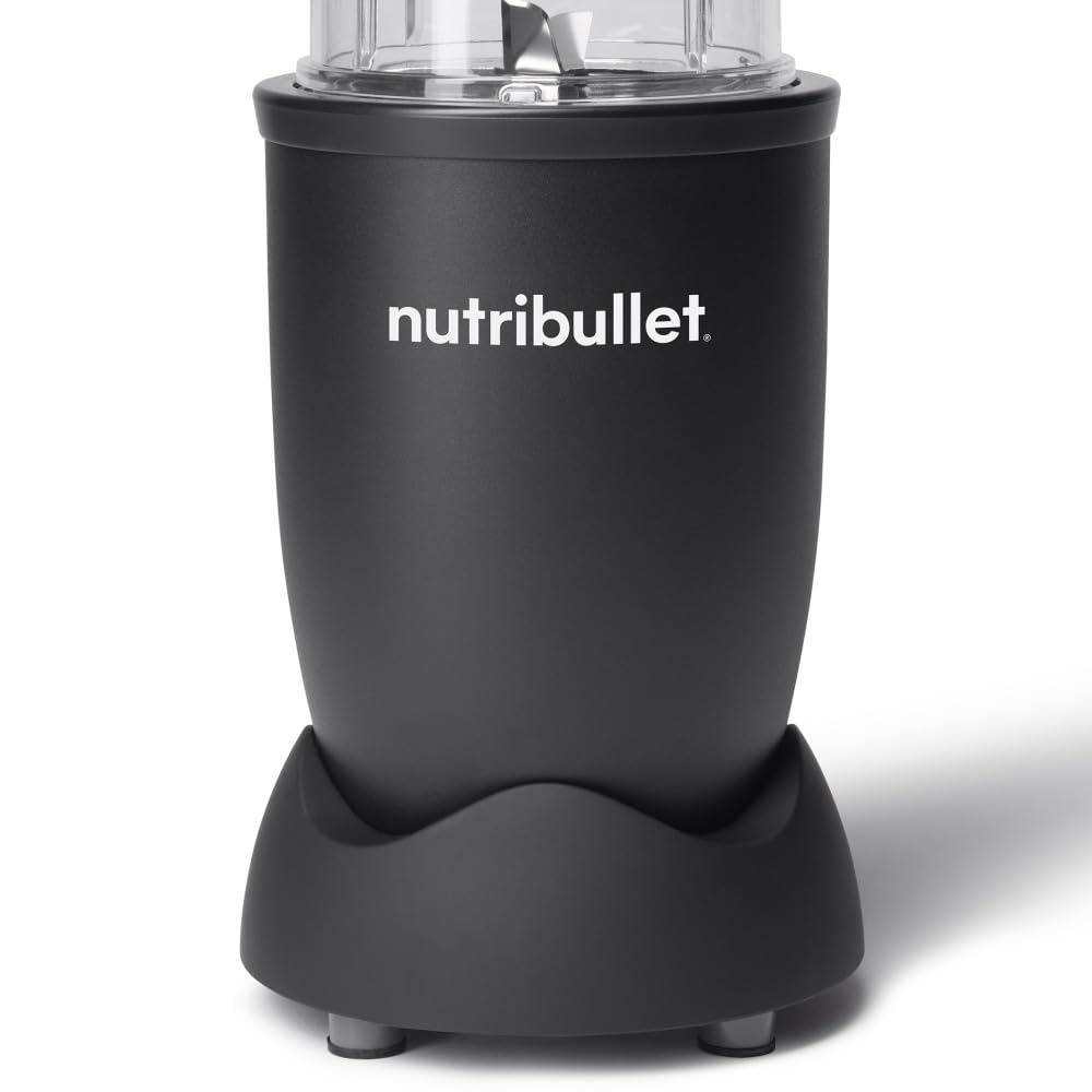 NutriBullet Pro 900 en uso en cocina, NutriBullet para preparar batidos rápidos