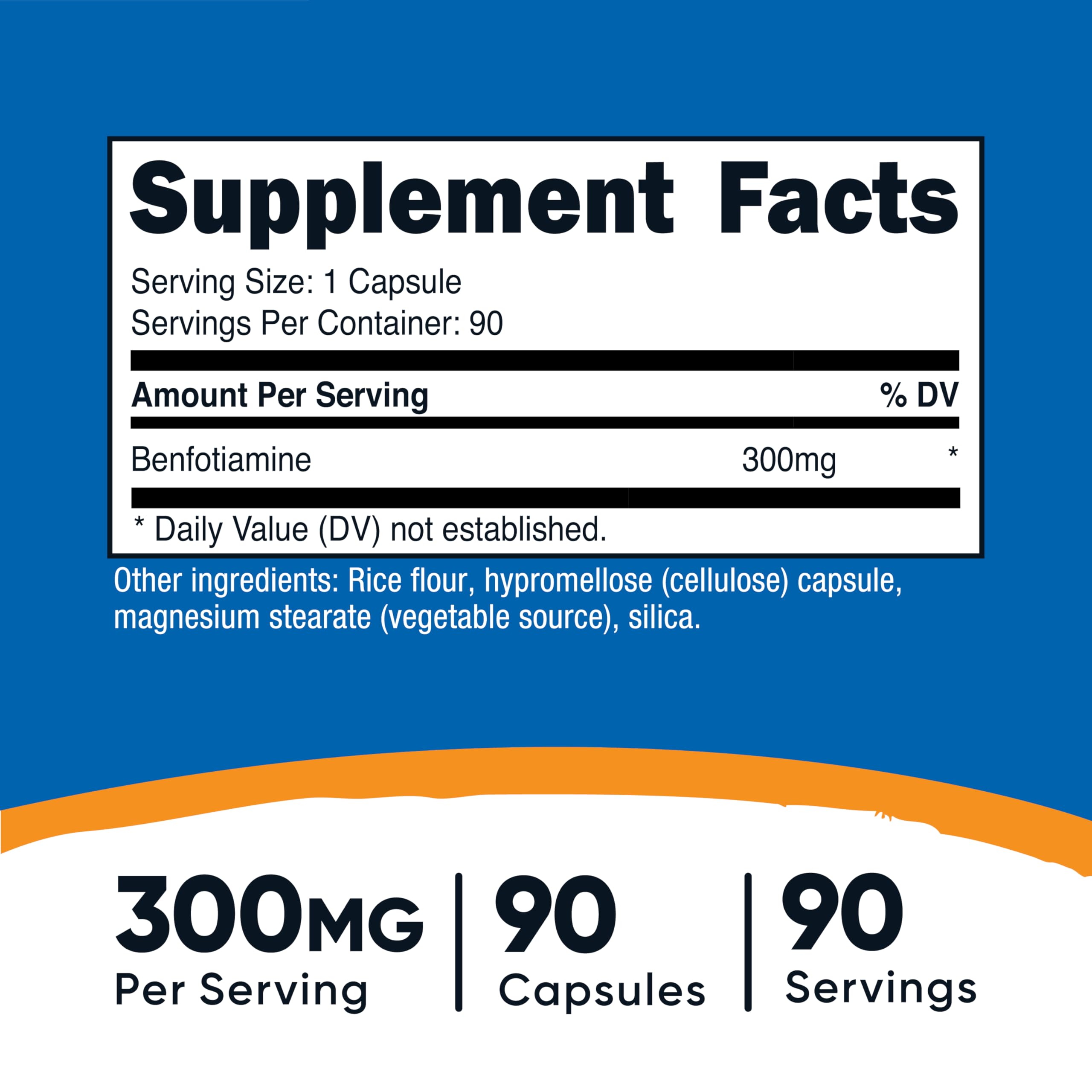 Nutricost cápsula abierta en primer plano mostrando textura y tamaño, beneficio: apreciar la formulación