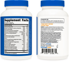 Nutricost cápsula entre dedos para comparar tamaño, muestra dosis práctica