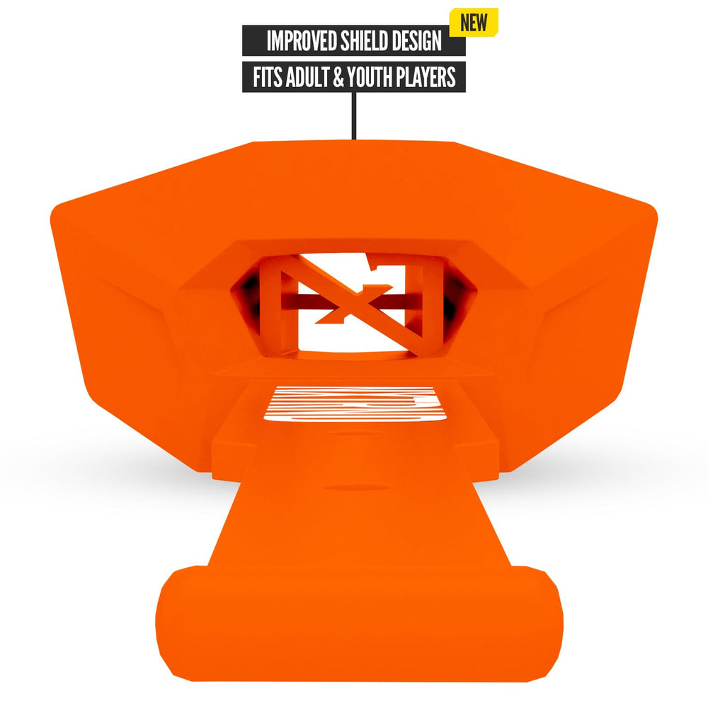 NXT NXTRND protector en uso sujeto al casco para seguridad en juego