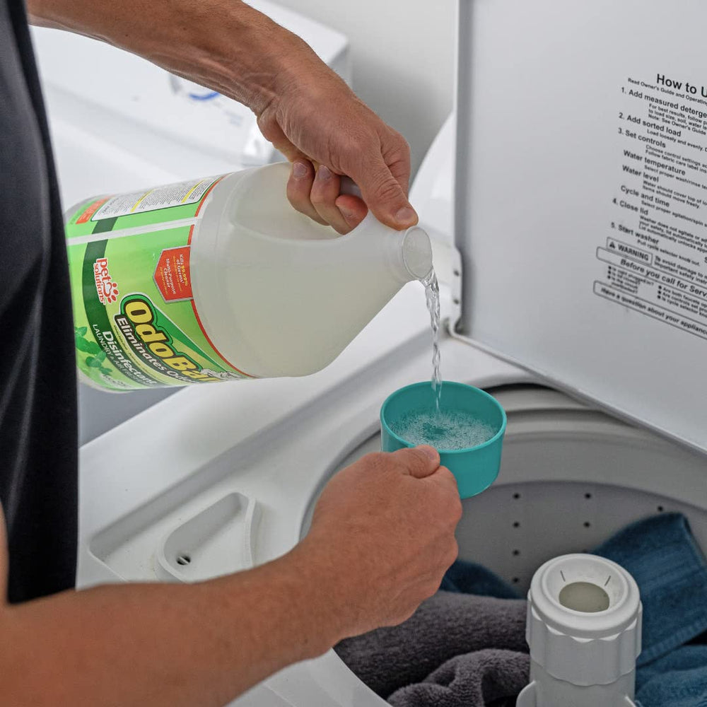 OdoBan solución diluida en agua mostrando claridad y fácil enjuague