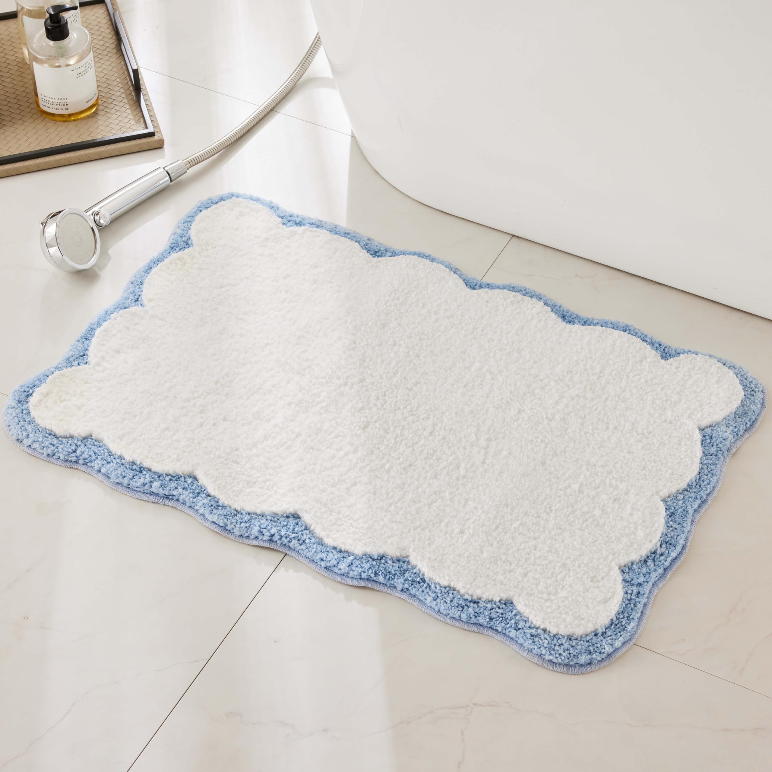 Ohocut alfombra frontal blanca con ribete azul que aporta elegancia y confort