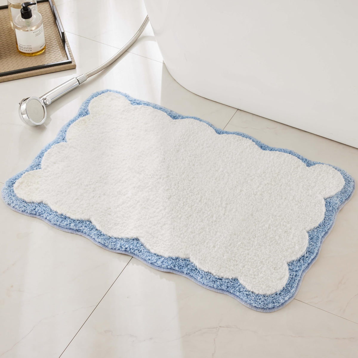 Ohocut alfombra frontal blanca con ribete azul que aporta elegancia y confort