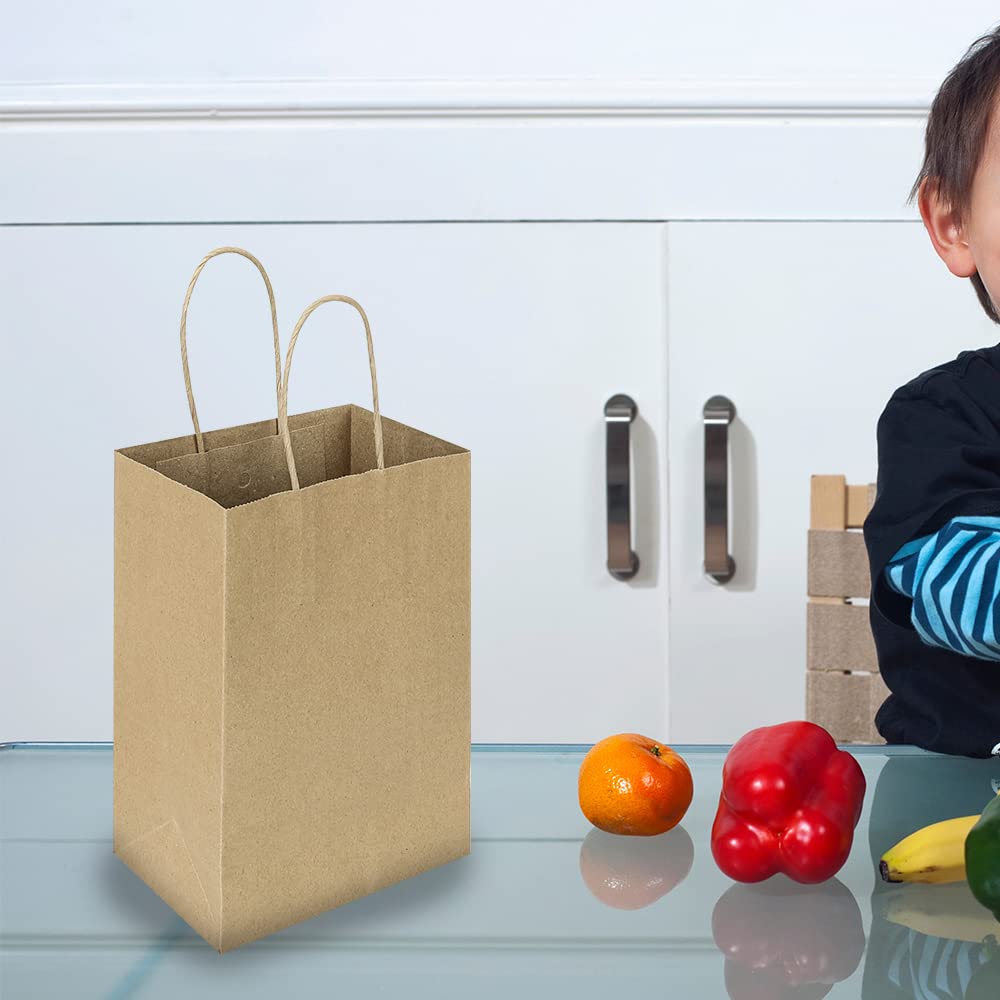 Oikss bolsas kraft en mesa de fiesta, estética natural y ordenada