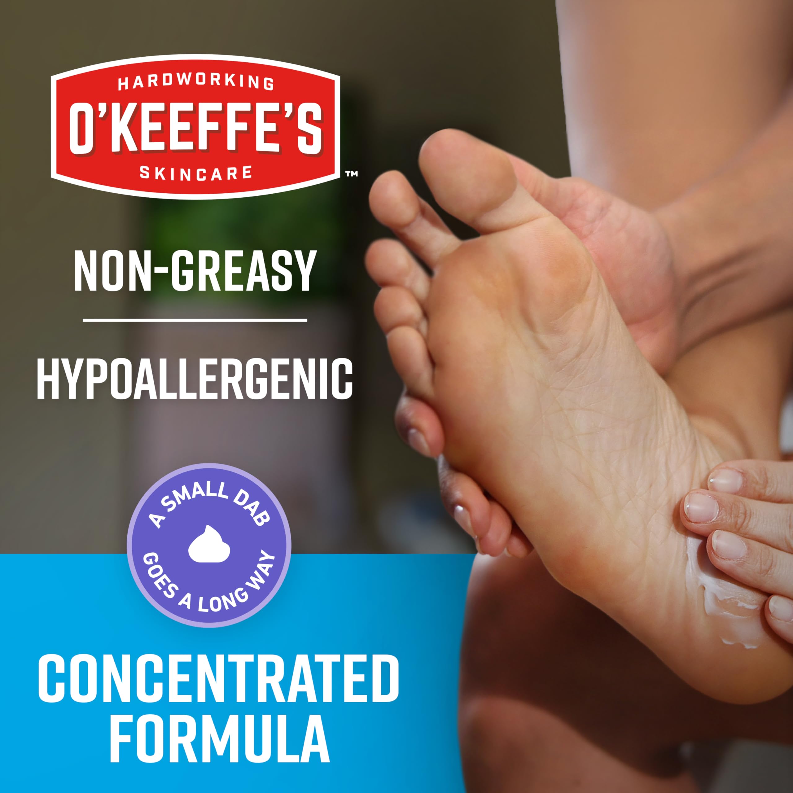 O'Keeffe's crema en la palma mostrando cantidad recomendada