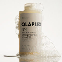 Olaplex N°.4 aplicado en cabello durante la ducha mejora limpieza