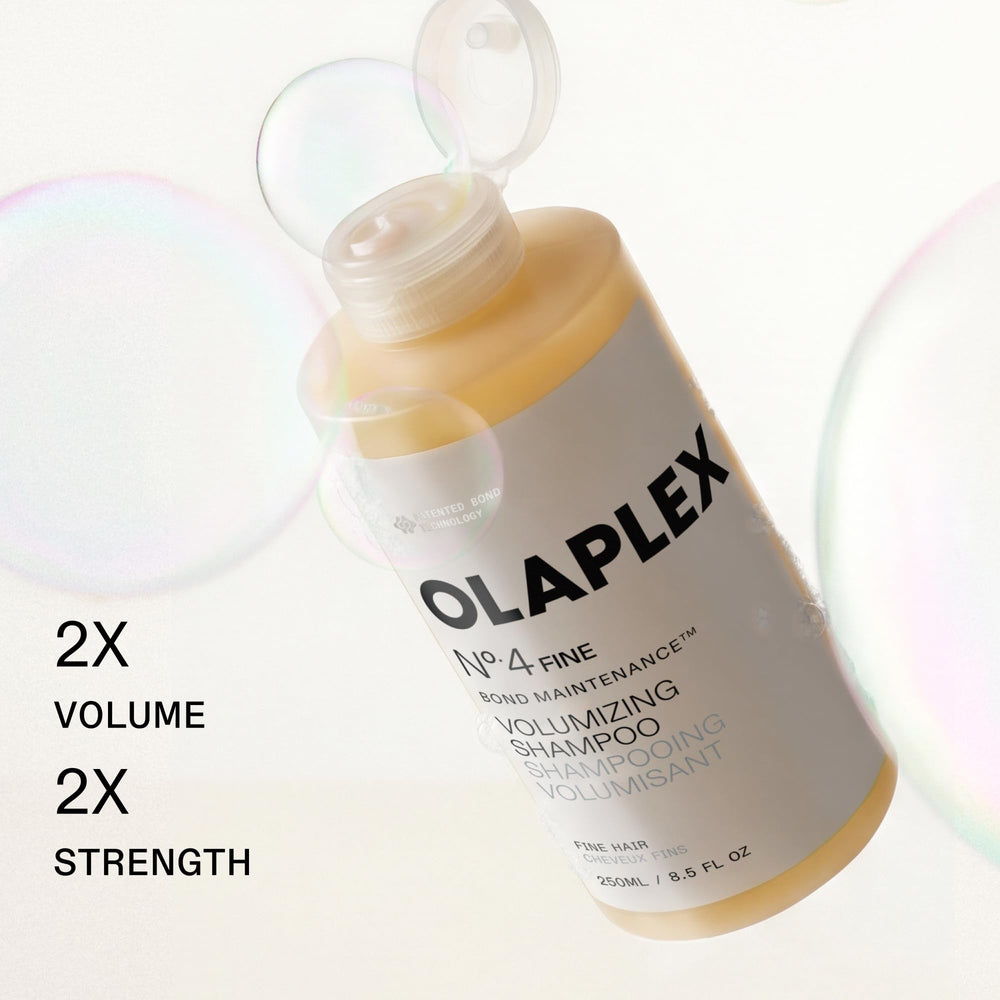 Olaplex botella en mano demostrando tamaño práctico