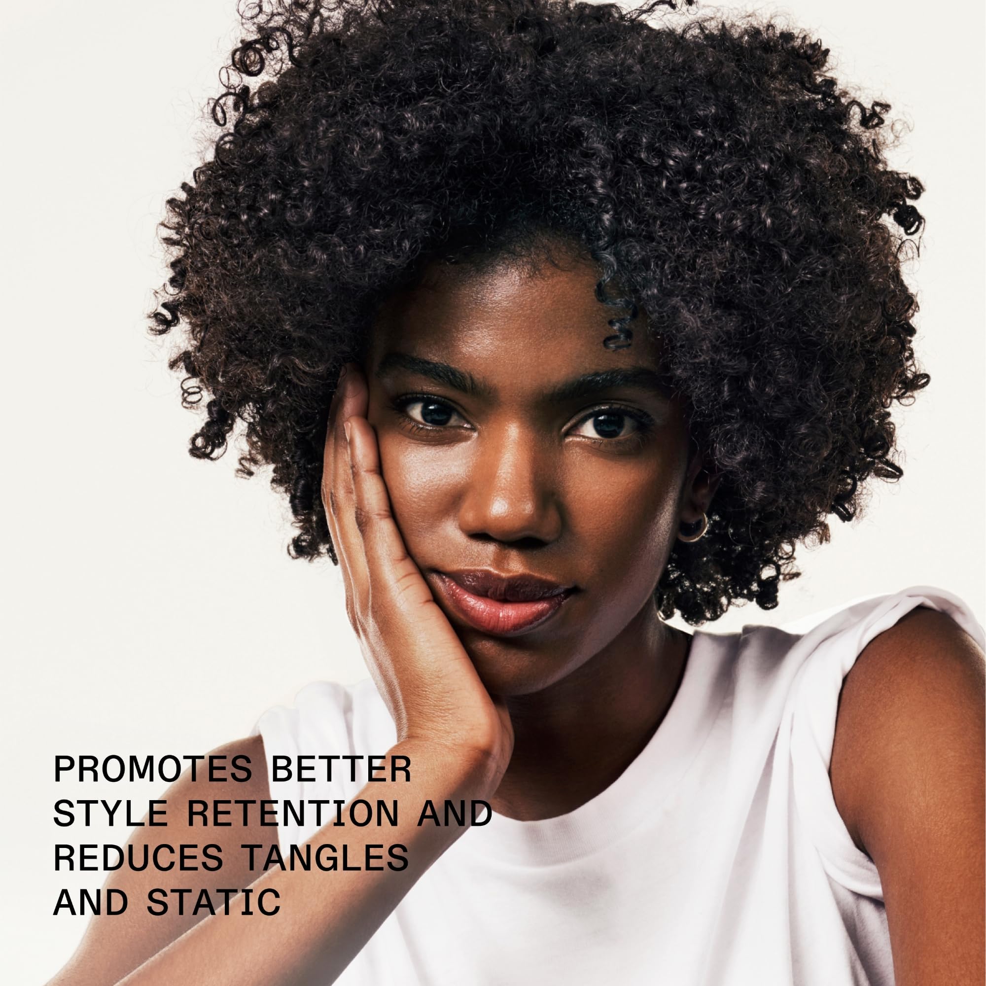 Olaplex N°.9 aplicación en manos para protección antes del secado