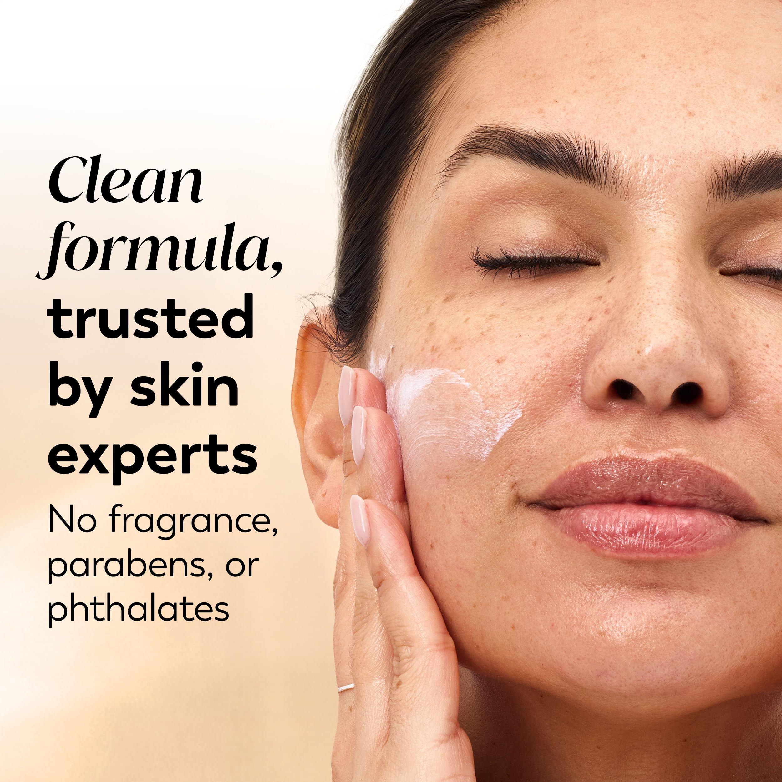 Detalle de vitaminas C y E en formulación Olay, apoyo antioxidante visible