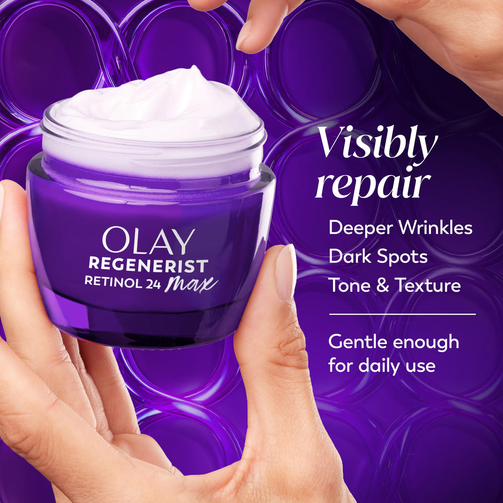Olay crema en uso aplicada en rostro por la noche para mejorar textura