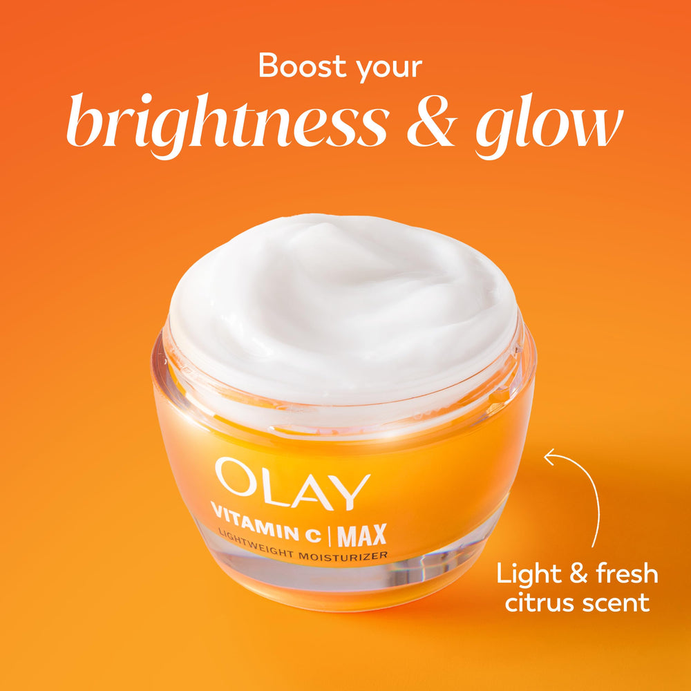 Olay crema usada bajo maquillaje para acabado suave y sin grasa