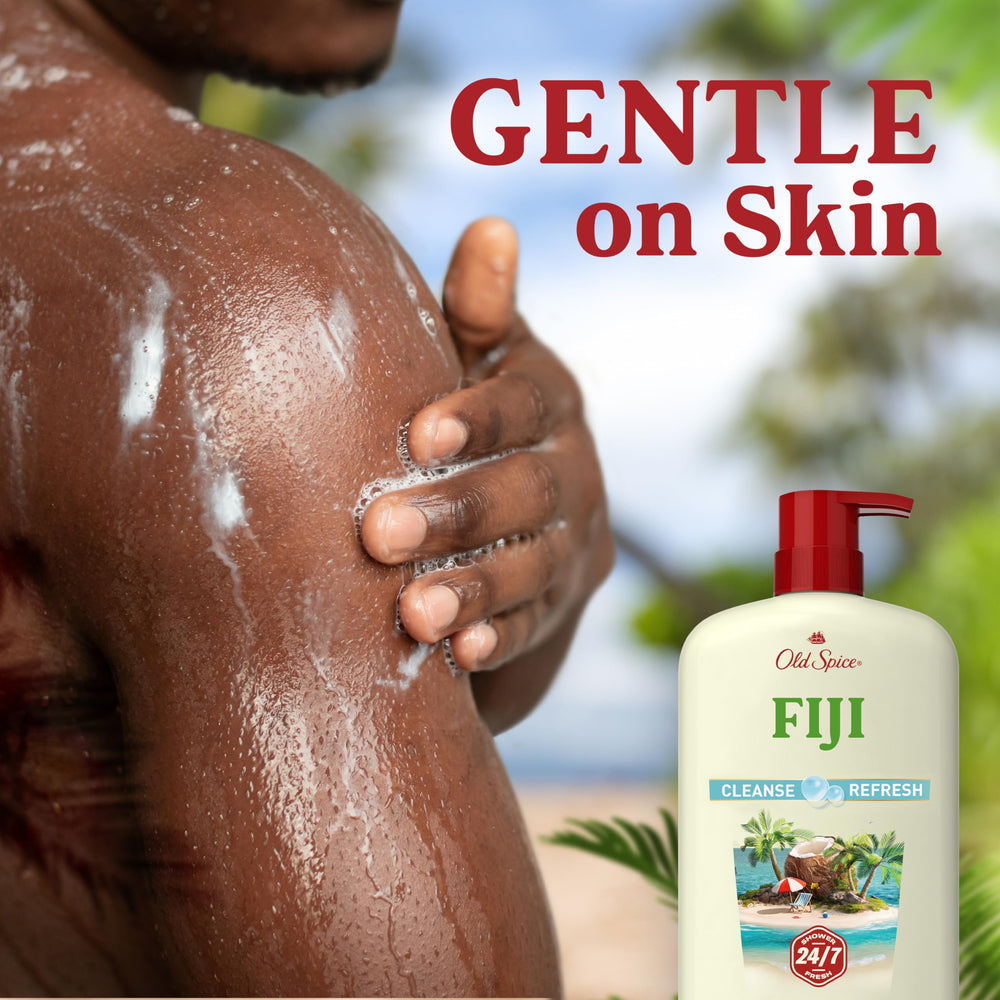 Old Spice Fiji gel en mano durante la ducha para sensación refrescante