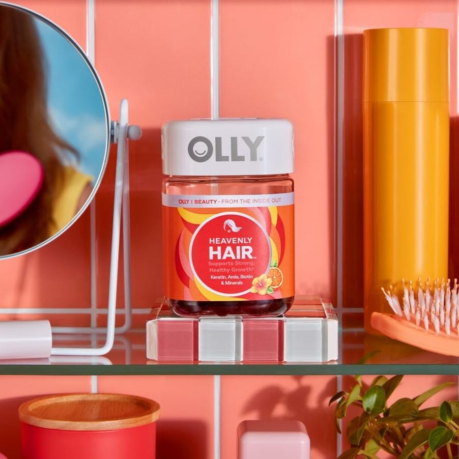 OLLY gomita en mano para comparar tamaño y facilidad de uso
