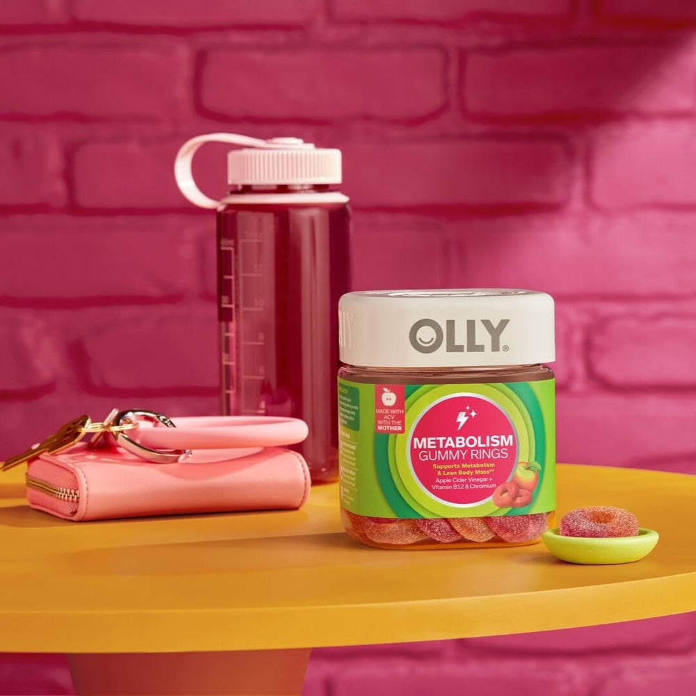 OLLY gomita en mano adulta, ilustra la porción y facilidad de consumo
