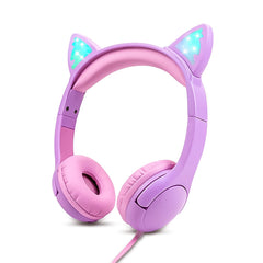 Olyre auriculares frontales con orejas LED mostrando diversión segura