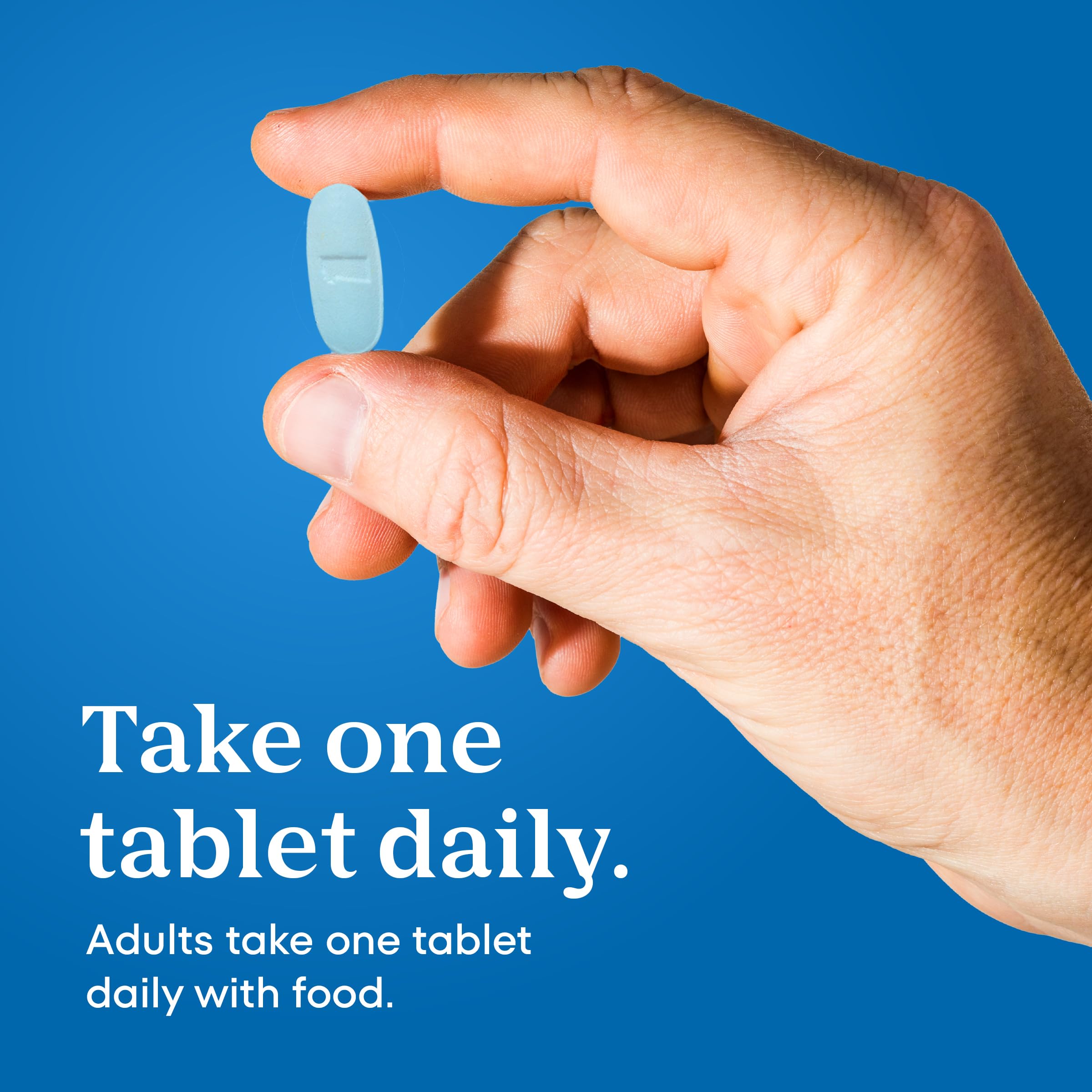 One A Day tableta junto a comida para explicar toma diaria con alimentos