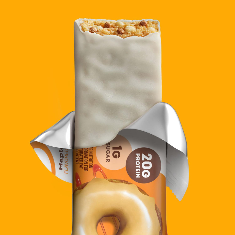 ONE barra en mano para comparar tamaño, tamaño conveniente para snack