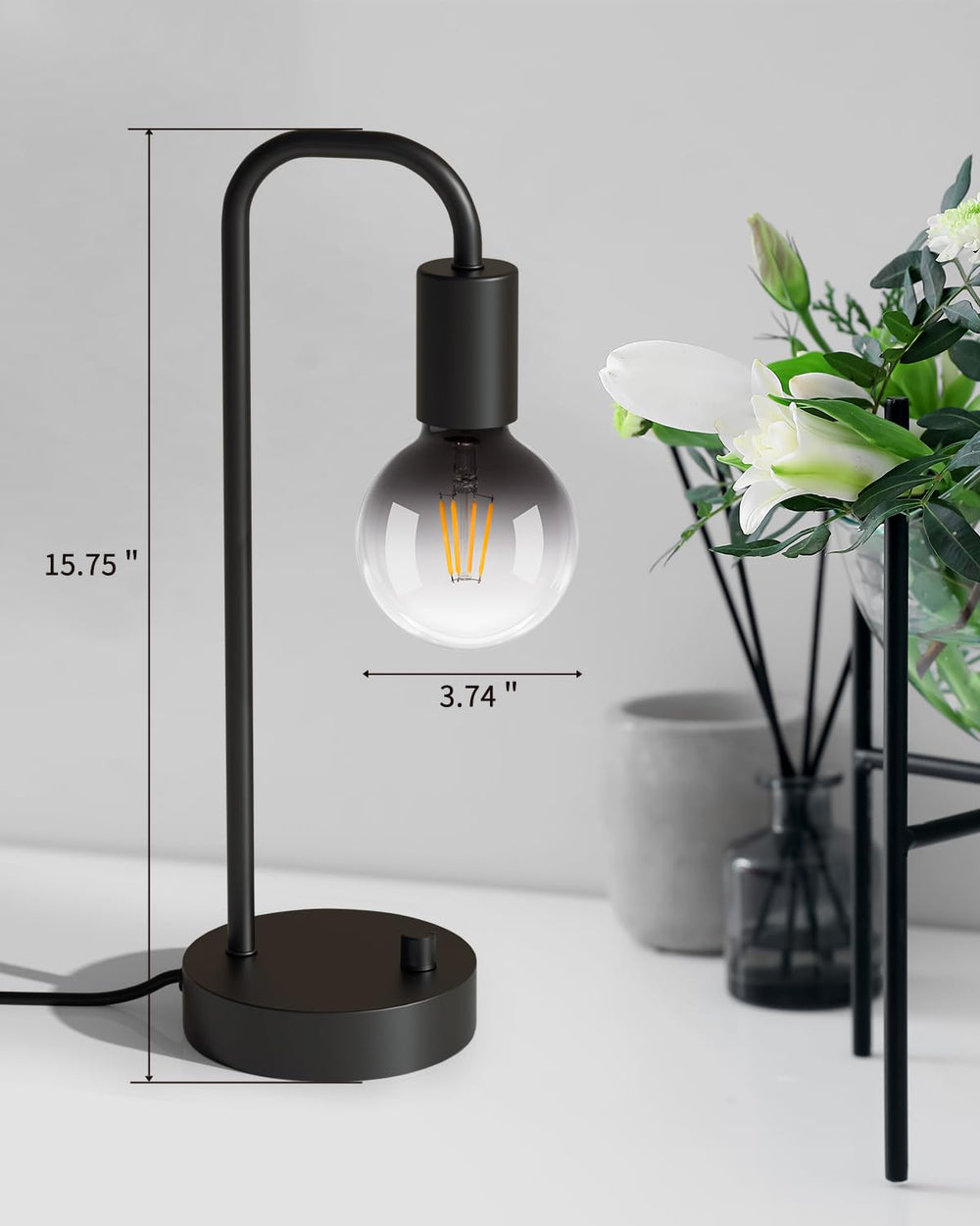 ONEWISH lámpara iluminando dormitorio creando ambiente cálido acogedor