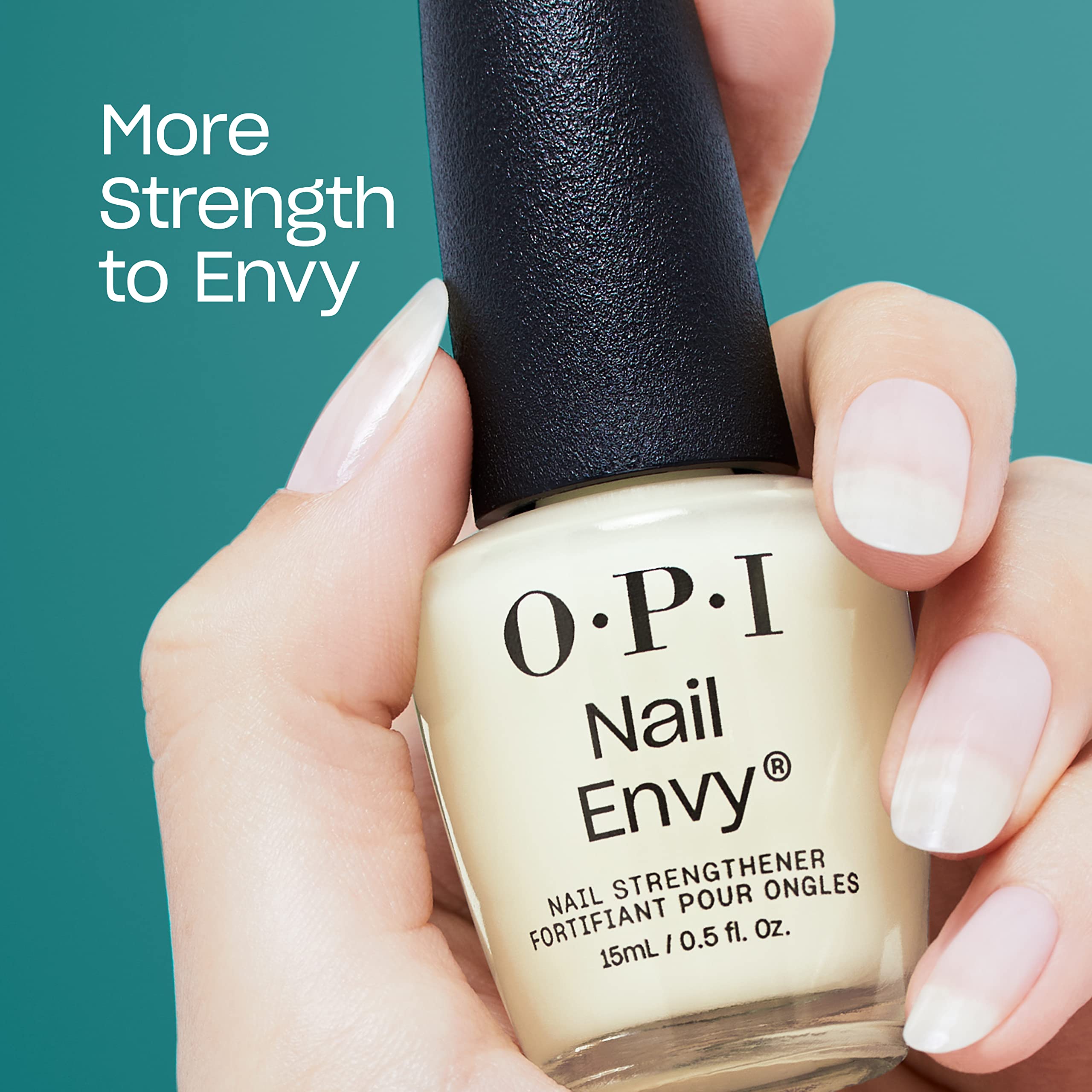 OPI Nail Envy en mesa de estética mostrando uso profesional en manicura
